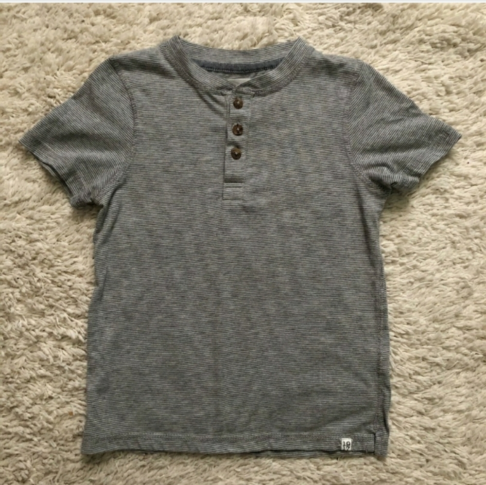 SOVEREIGN CODE University Henley Shirt Sz 6
EUC!